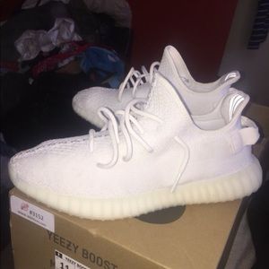 Cream yeezy v2 100% Authentic